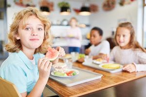 Kids on lunch eating healthy teeth foods for kids